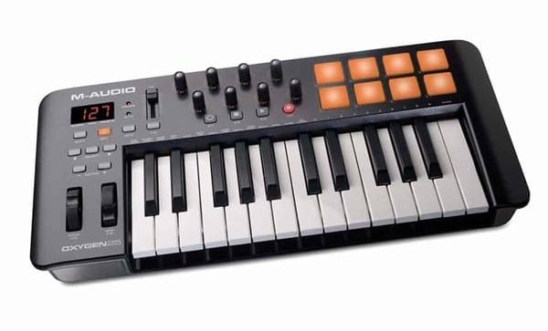M-Audio Oxygen 25 MK4 M-Audio Oxygen 25 MK4 Controlador midi