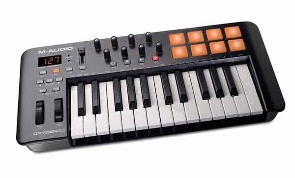 M-Audio Oxygen 25 MK4 M-Audio Oxygen 25 MK4 Controlador midi